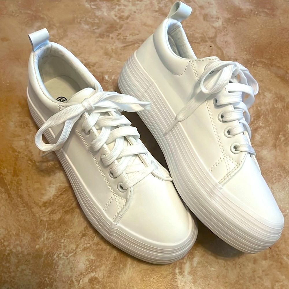 Women’s Classic Tennis Prep White Lace-Up Sneakers, Size 7, New!